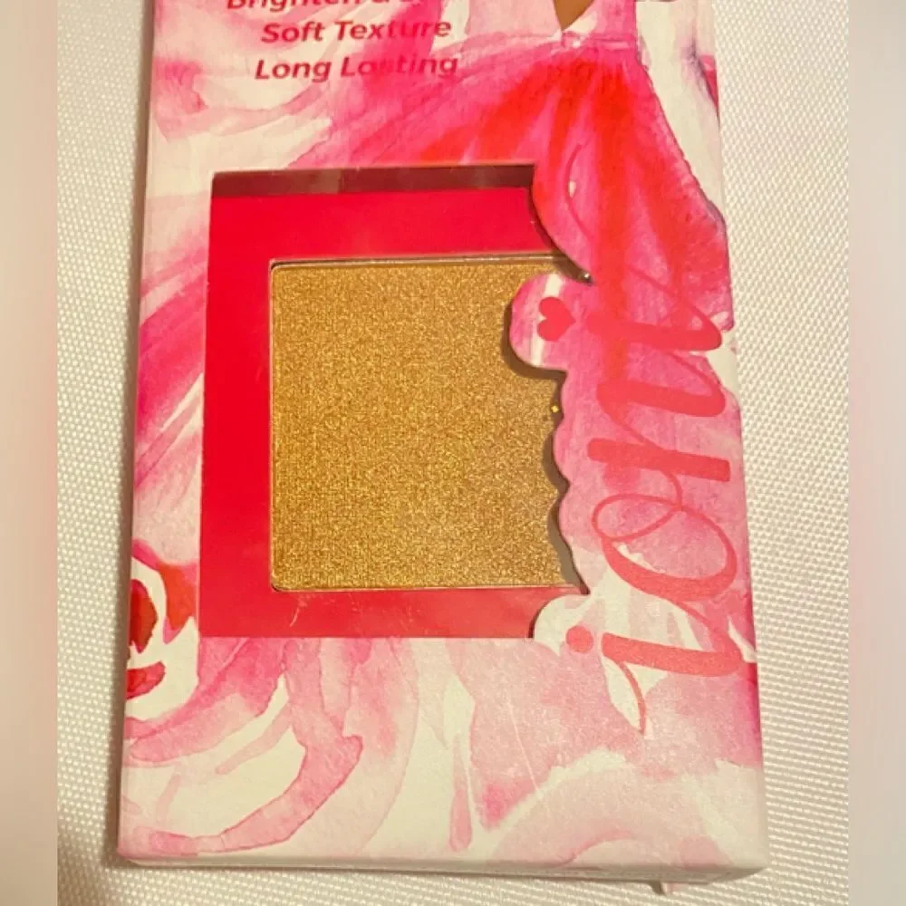 🛍️Face Highlight & Bronzer Brighten &Shine Soft Texture💥long lasting Chloe 3g